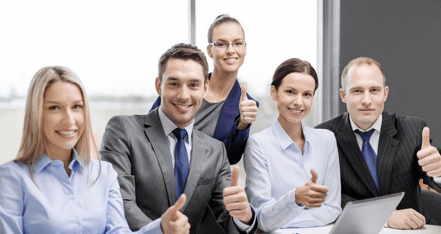 Team eines Unternehmens im Büro – Alarmanlage für Gewerbe in Wien